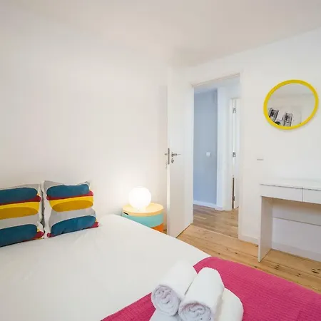 Fantastic Location - Down Town Castle Apartment