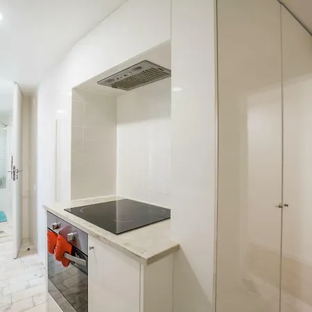 Fantastic Location - Down Town Castle Apartment *